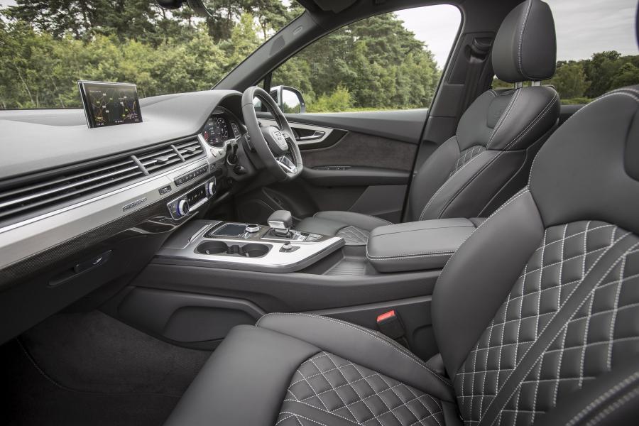 Интерьер Audi SQ7 TDI (4M) 2016 года  (UK) (фото 22 из 32)